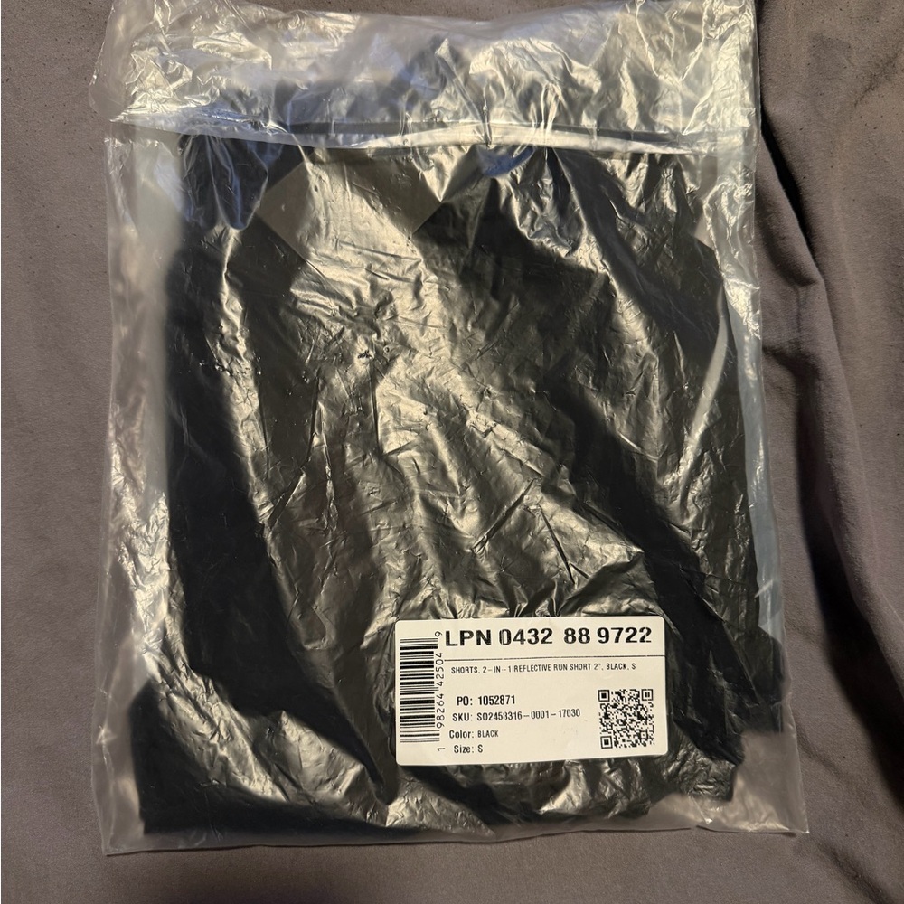Fabletics 2-1 Reflective Run Short - Picture 3 of 3